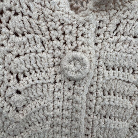 1960 VTG Hand Knit Shawl Poncho Sweater Womens One Size Chunky Button Fringe - Picture 4 of 6